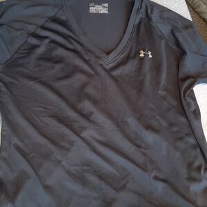Under Armour semi fitted athletic top